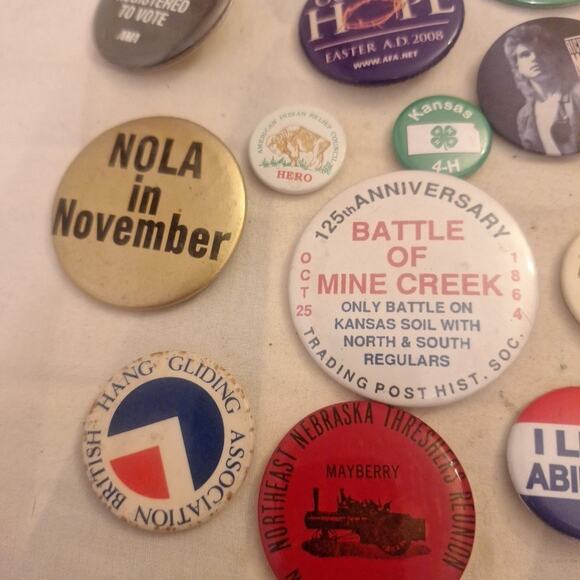 lot of vtg 26 pinback buttons Pins Various Batman To Lita Ford To 4H - Picture 7 of 11